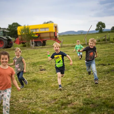 Hof Koehne Haus Am Spielplatz - Schaf アパート *